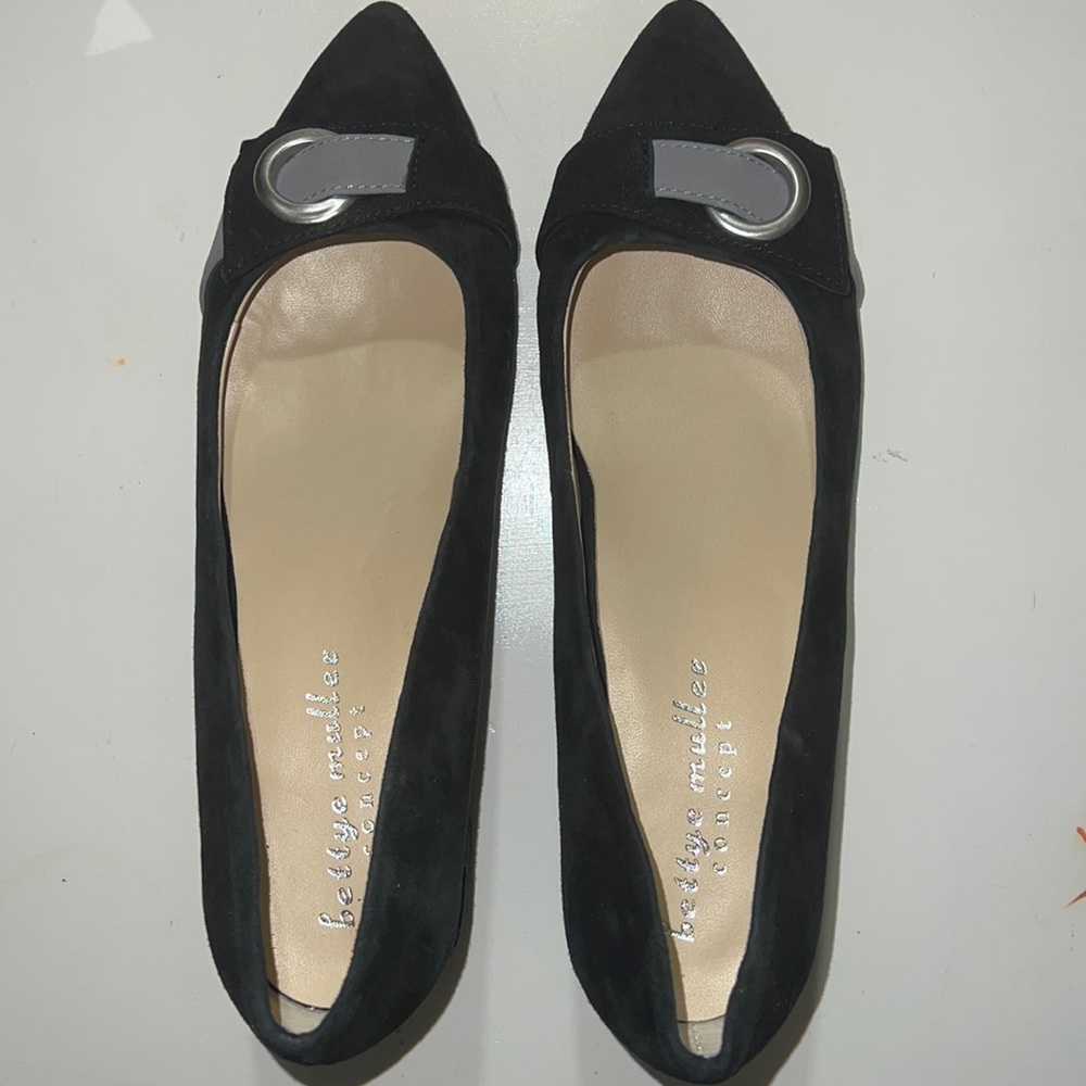 Bettye Muller Concept leather and suede block pointy toe black heels - Picture 2 of 9